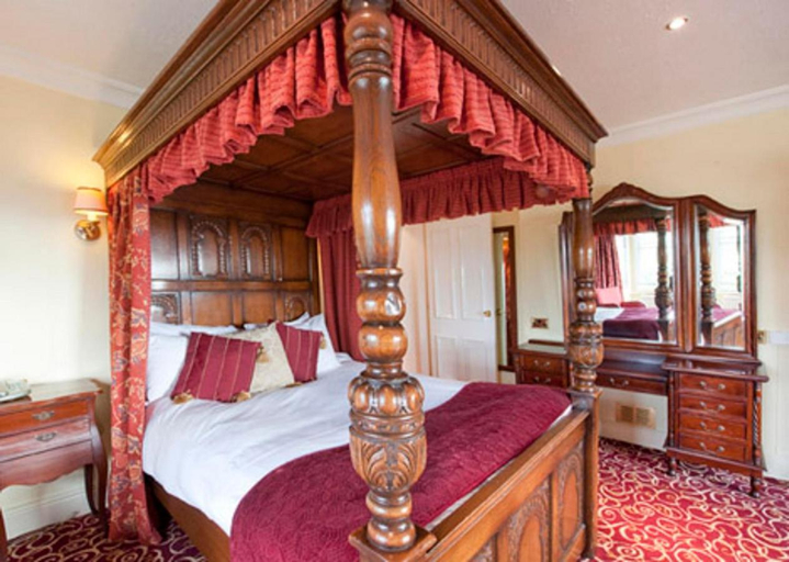 Bedroom, Rising Sun Hotel, London