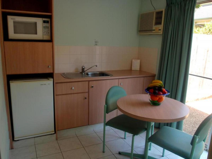 Others 5, Runaway Bay Motor Inn, Gold Coast