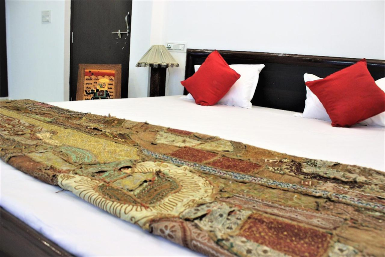 Bedroom 2, Rising Shemesh Home Stay, Udaipur