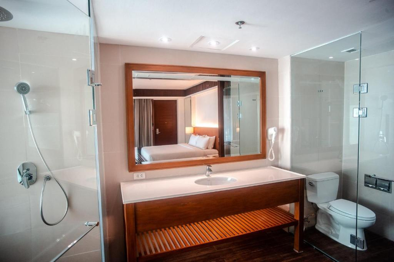 Bathroom 4, Boracay Mandarin White Sand Resort, Malay