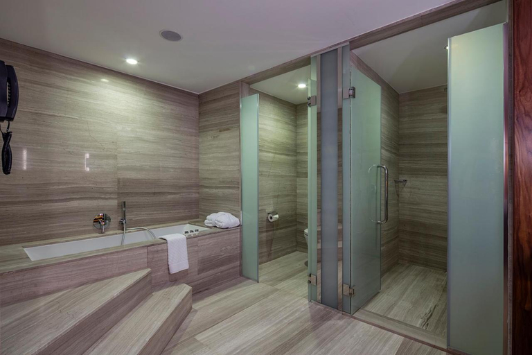 Bathroom 3, DoubleTree by Hilton Istanbul Topkapi, Fatih