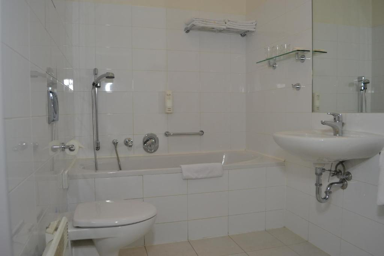 Bathroom 4, Aparthotel Austria Suites, Praha 6