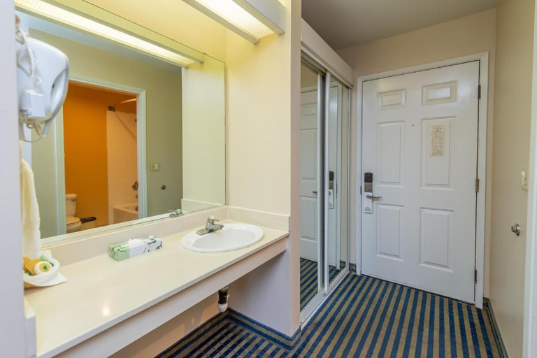 Bathroom 4, Ocean Pacific Lodge, Santa Cruz
