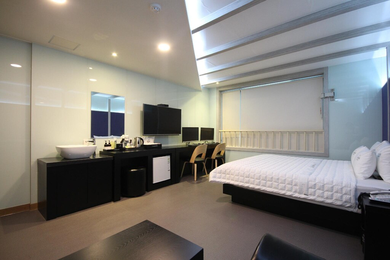 Bedroom 3, MGM Hotel Busan, Jung