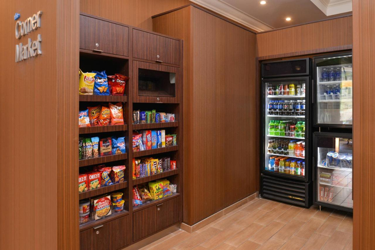 Food & Drinks 5, Fairfield Inn & Suites by Marriott Albany Downtown, Albany