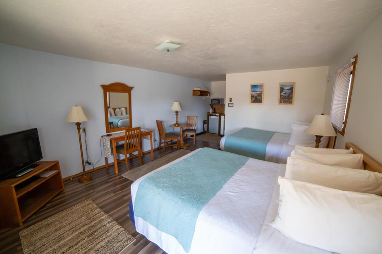 Bedroom 5, La Kris Inn, Coos