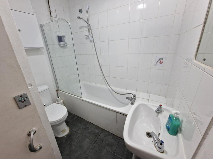 Bathroom, City Budget Guesthouse, London