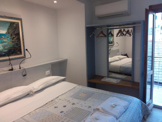 Bedroom 4, Rina Rooms, La Spezia