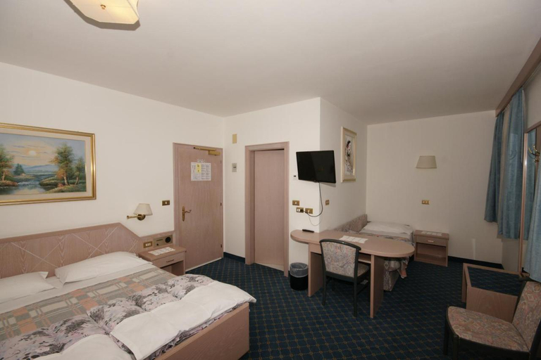 Bedroom 5, Hotel Villa Mozart, Trento