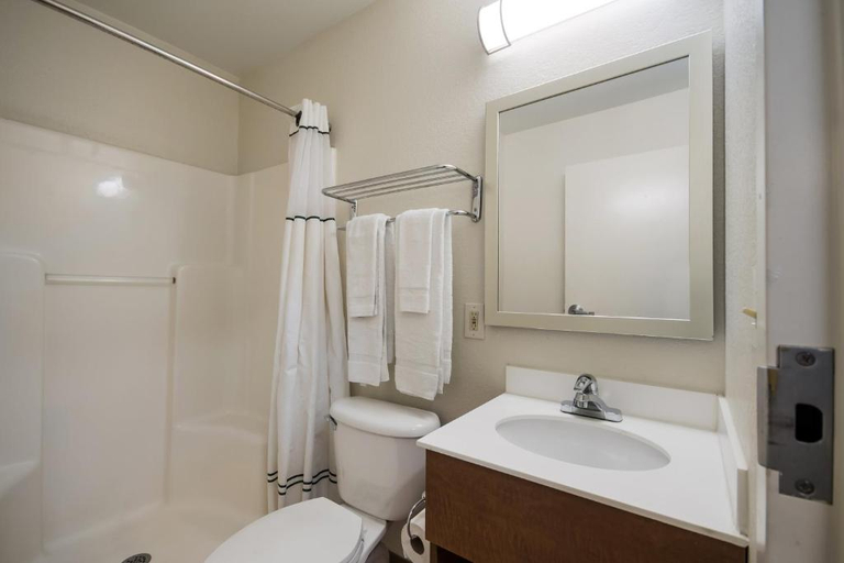 Bathroom 4, Hometowne Studios Seattle - Kent/ Des Moines, King