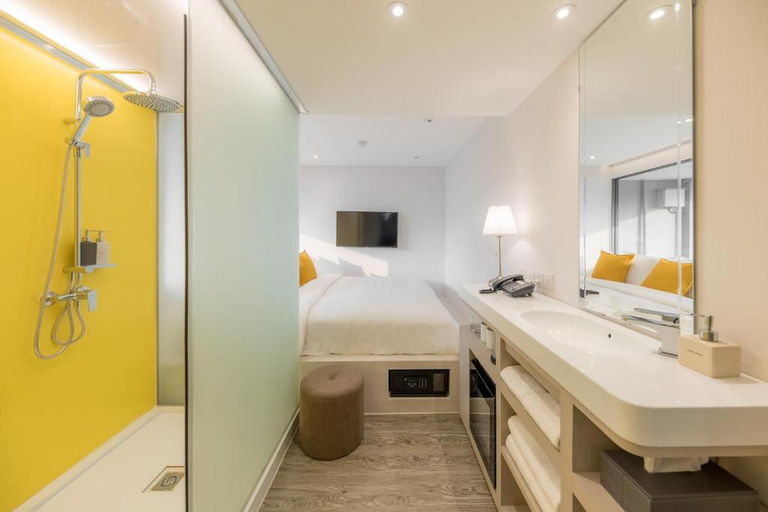Bathroom 5, Yello Rooms Hotel Victory Monument, Ratchathewi