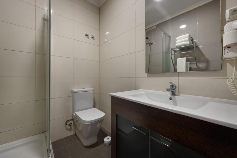 Bathroom, Pensao Londres, Lisbon