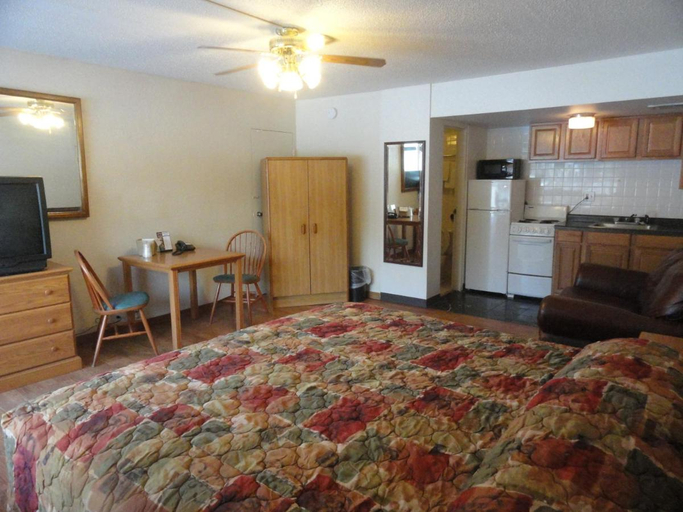 Others 4, Grand Rapids Inn, Kent
