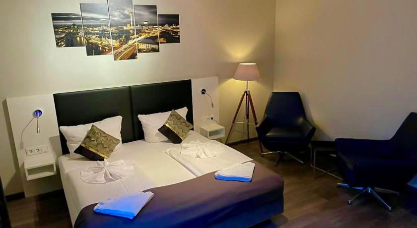 Bedroom 3, Alfa Hotel, Berlin