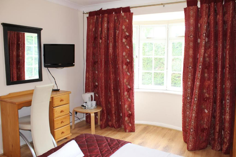 Others 4, Remarc Guest House, Essex