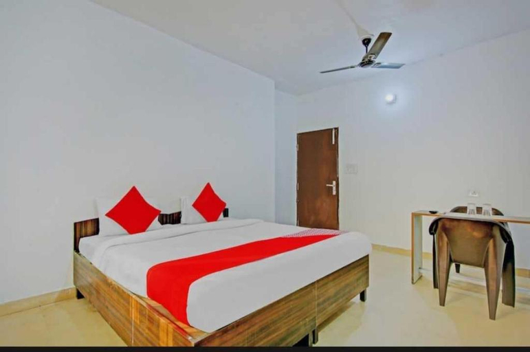 Bedroom 5, Hotel Heven , West
