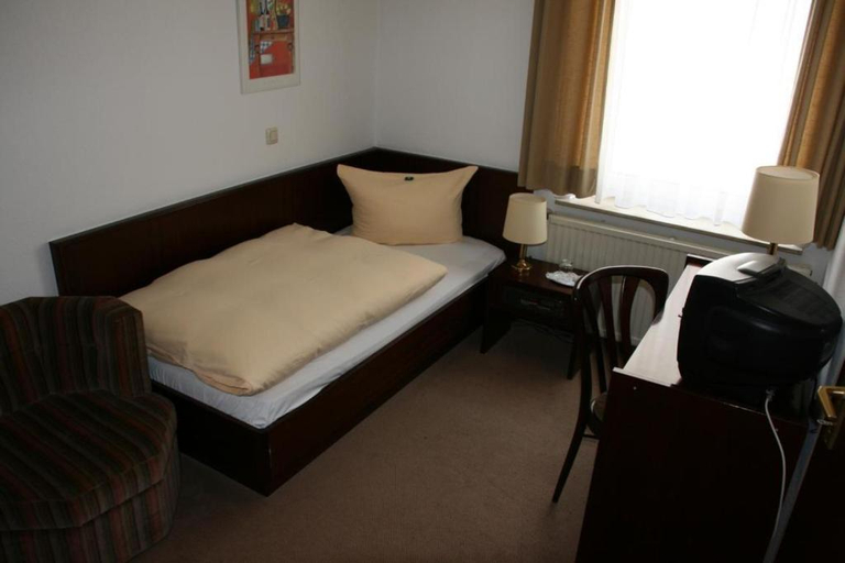 Bedroom 3, Hotel Diening, Essen