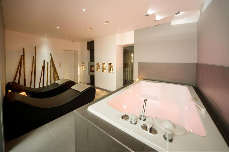 Bathroom 4, Alfa Inn, West-Vlaanderen