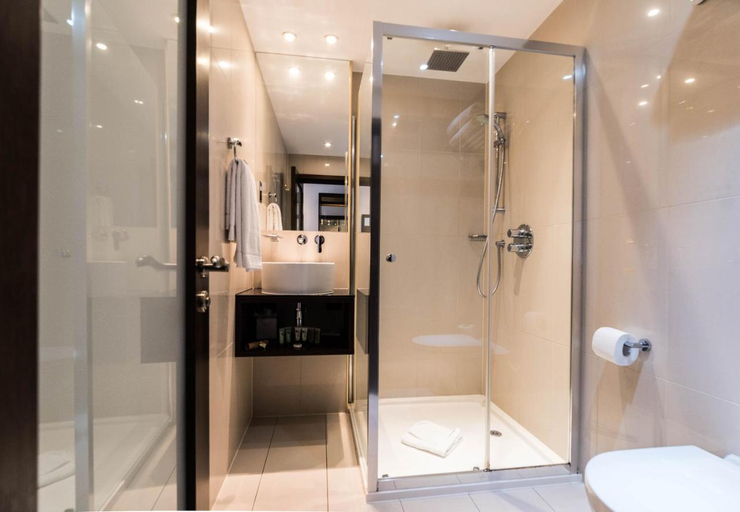 Bathroom 4, Park Avenue Baker Street, London