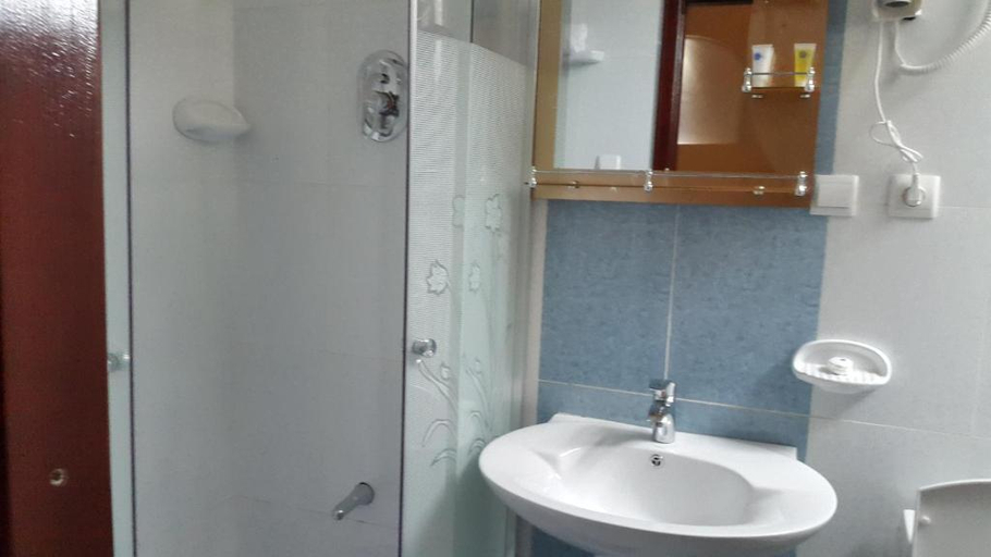 Bathroom 4, C fun Addis Hotel, Addis Abeba