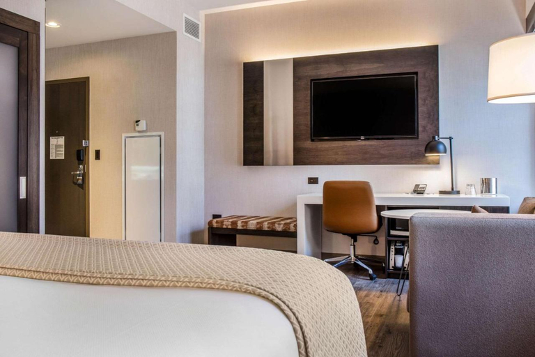 Bedroom 3, Cambria hotel & suites Chicago Loop - Theatre Dist, Cook