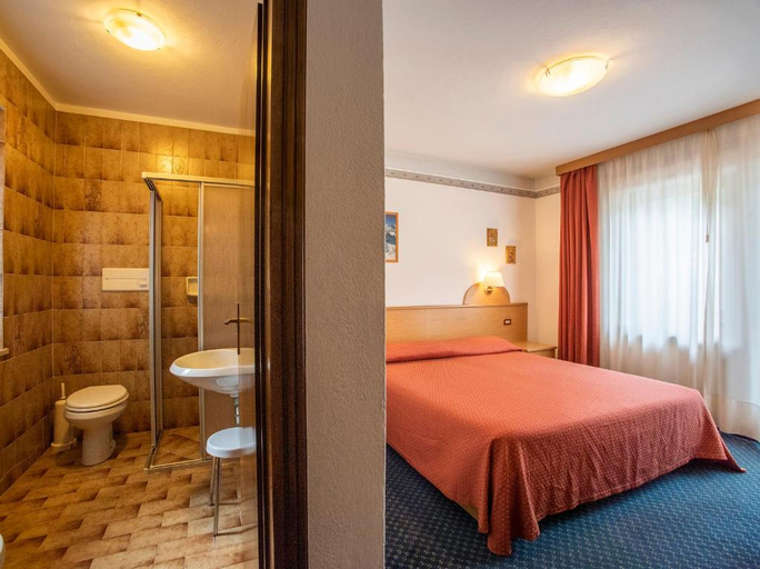 Bedroom 5, Hotel Adriana, Savona