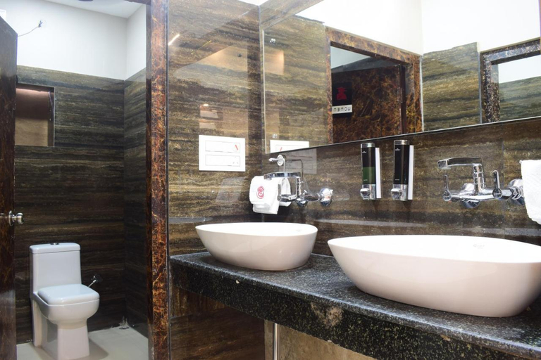 Bathroom, Hotel Rajendra, Palghar
