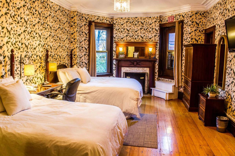 Bedroom 4, Beacon Inn 1087, Boston