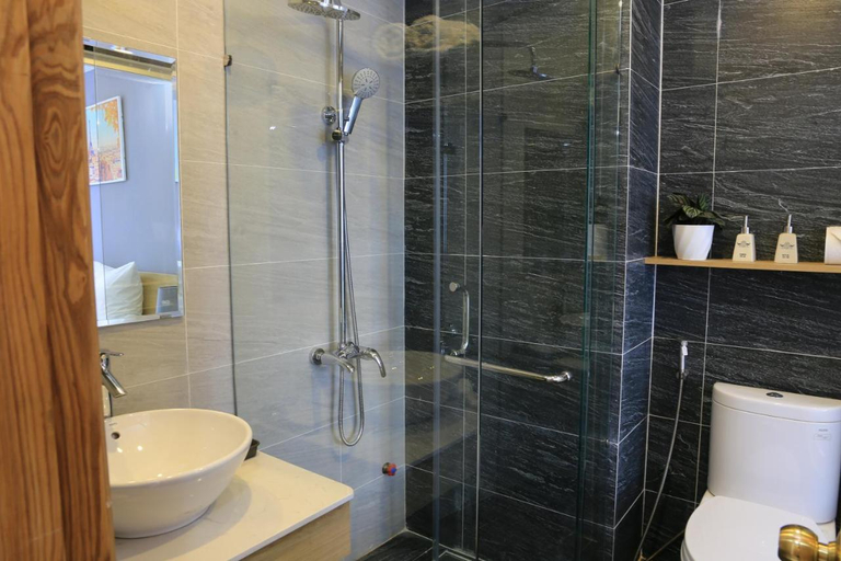 Bathroom 3, Dang's Hotel, Da Nang