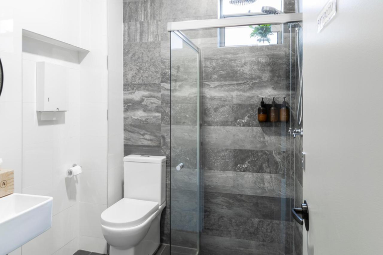 Bathroom 5, Alison Lodge, Sydney