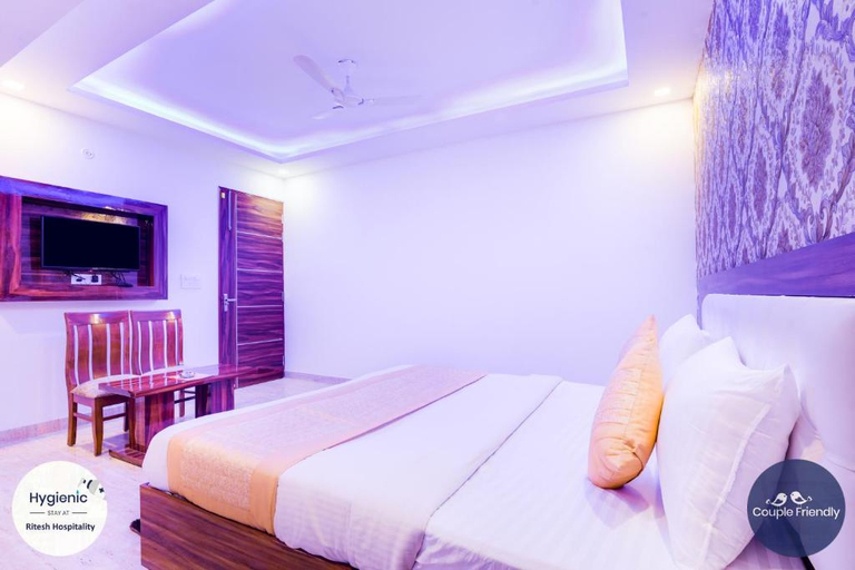 Bedroom 2, Hotel Fabulous - Delhi International Airport, Delhi