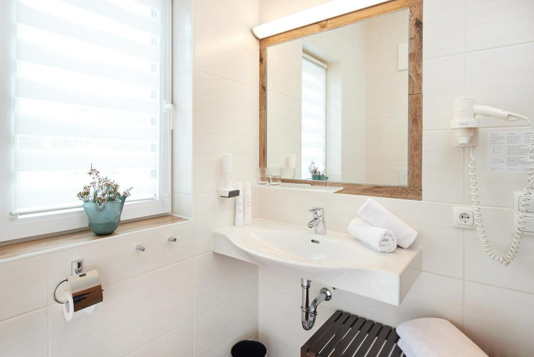 Bathroom 4, Hotel Kerschbaumer, Hallein