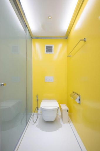 Bathroom 4, Yello Rooms Hotel Victory Monument, Ratchathewi