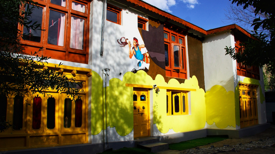 Exterior & Views 1, Rovers Den Hostel, Leh