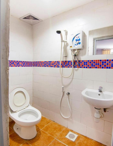 Bathroom 2, 1st Living Subang SS15, Subang Jaya