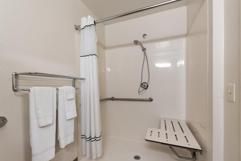 Bathroom 5, Hometowne Studios Seattle - Kent/ Des Moines, King