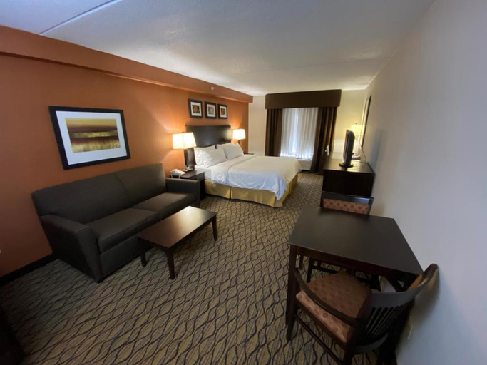 Bedroom 5, Holiday Inn Express & Suites DANBURY - I-84 by IHG, Fairfield