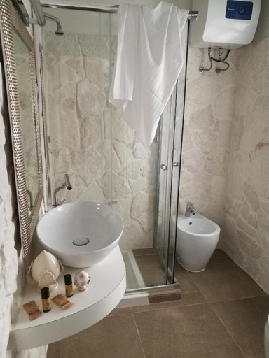 Bathroom 3, Residence La Corvetta, Bari