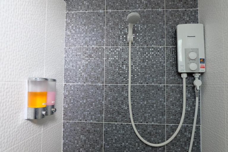 Bathroom, Dos's House, Pulau Phuket