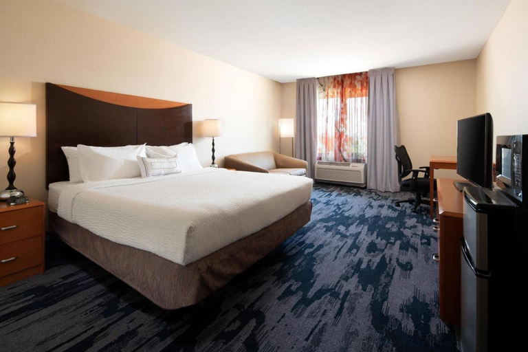 Bedroom 4, Fairfield Inn & Suites Redding, Shasta