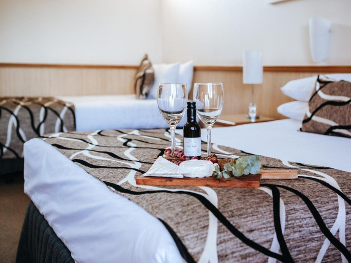 Food & Drinks, Astor Inn, Wagga Wagga - Pt A