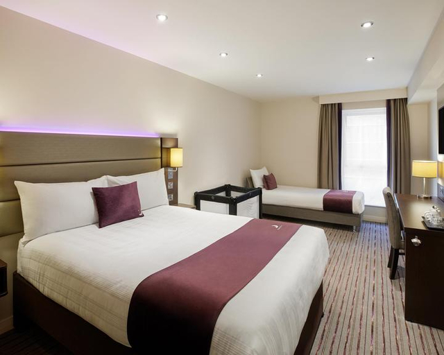 Bedroom 4, Premier Inn Newcastle - Holystone, North Tyneside