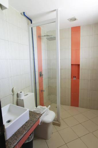 Bathroom 4, Eagle Point Resort, Mabini