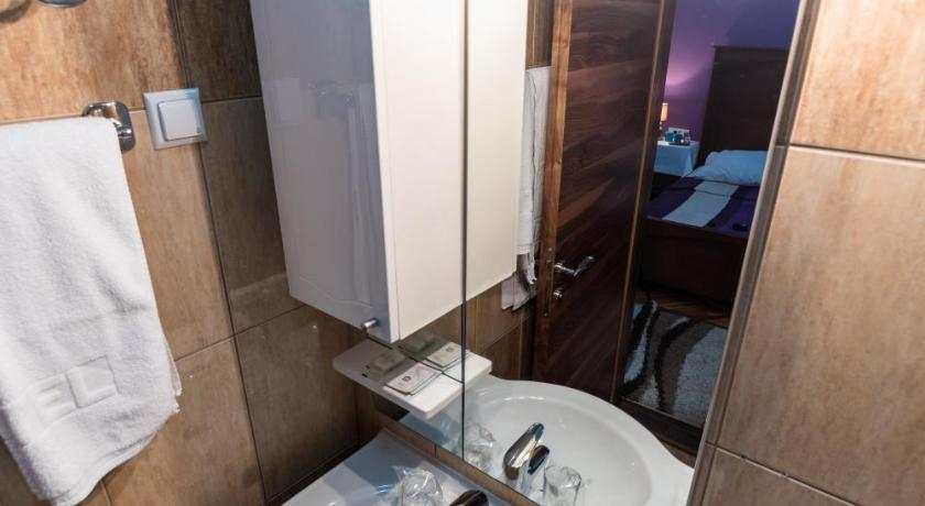 Bathroom 3, Hotel Paviljon, Una-Sana