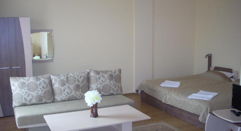 Bedroom 2, Gelov Hotel, Berkovitsa