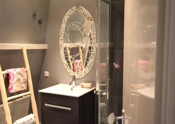 Bathroom 2, Bubbles & Bed, De Bilt