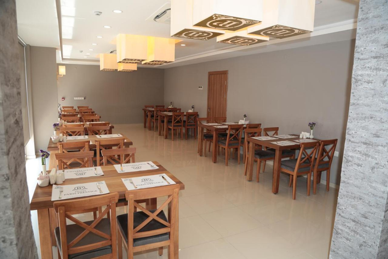 Food & Drinks 5, Paris prestige, Konak
