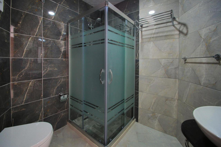Bathroom 4, Paris prestige, Konak
