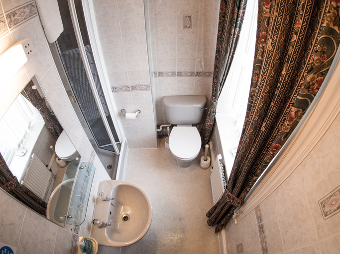 Bathroom 3, Corstorphine Lodge Hotel, Edinburgh