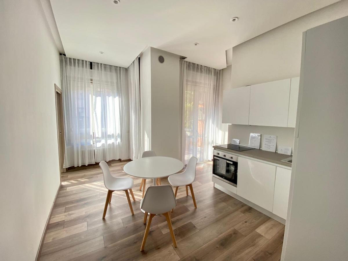 Others 5, Suite boutique Moscova, Milano